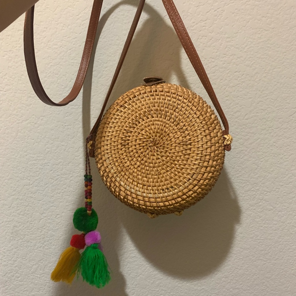 Round straw summer bag with boho tassel NEW